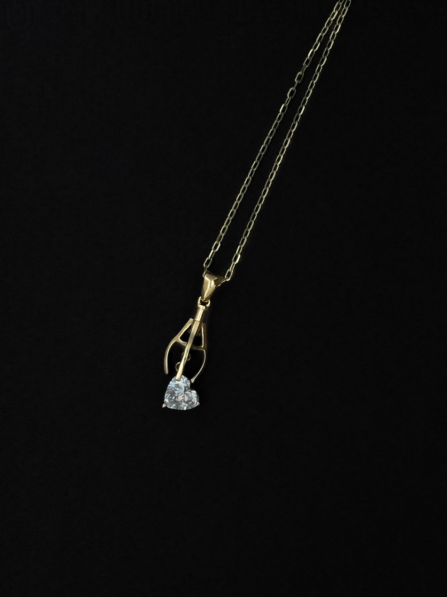 The Romantic Claw Pendant Necklace
